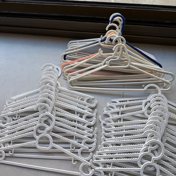 Cabides - plástico - Rio De Janeiro, RJ - B2Blue - Compra e Venda de Resíduos