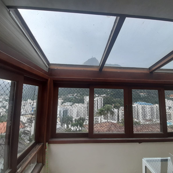 Resíduo: Portas maciças de madeira - B2Blue  - Compra e Venda de Resíduos