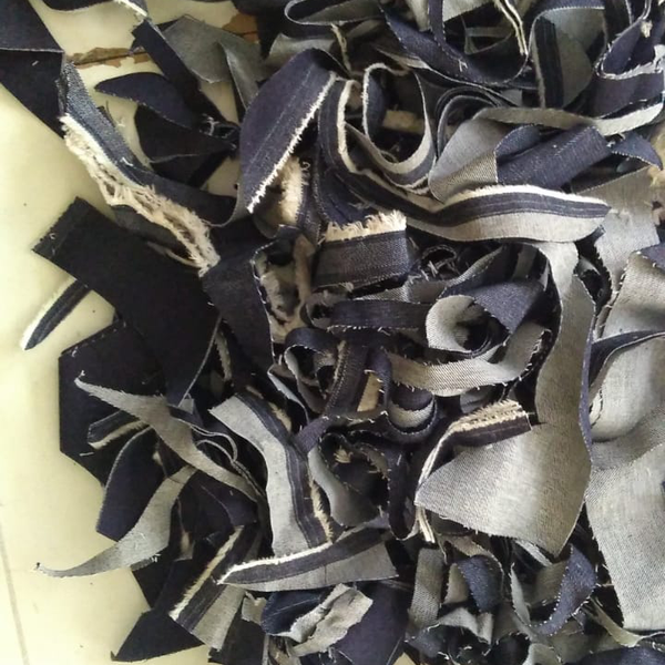 Jeans retalhos - tecido - SUZANO, SP - B2Blue - Compra e Venda de Resíduos