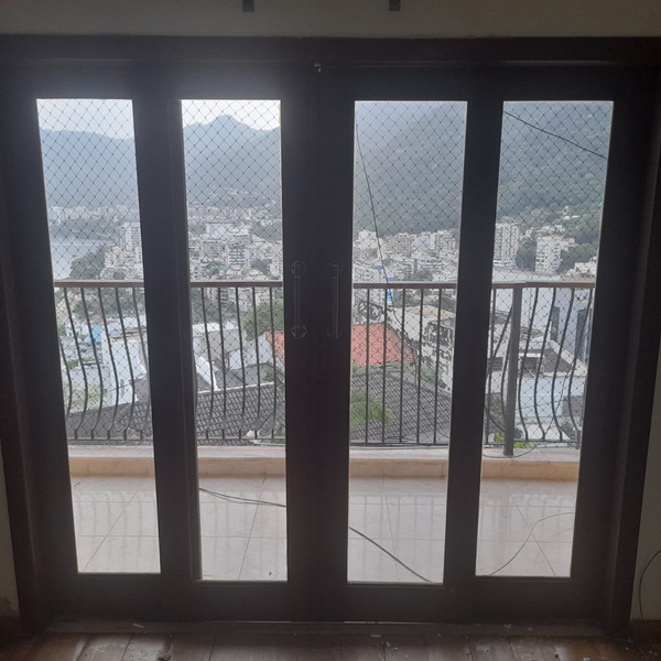 Resíduo: Portas maciças de madeira - B2Blue  - Compra e Venda de Resíduos