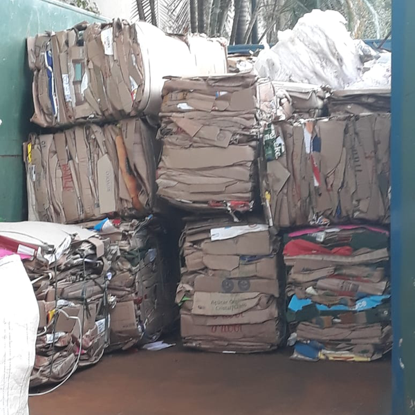 Papelão enfardado - papel/papelão - Petrópolis, RJ - B2Blue - Compra e Venda de Resíduos