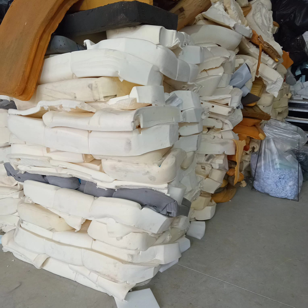 Resíduo: Flocos de espuma (bojo) 20ton/mês - B2Blue  - Compra e Venda de Resíduos