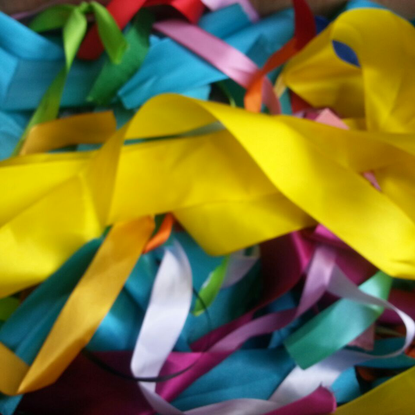 Fitas de poliester e/ou poliamida (cetim e decorativas) - plástico - Americana, SP - B2Blue - Compra e Venda de Resíduos
