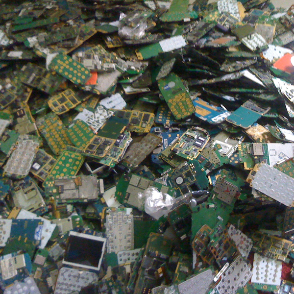 Sucata de placa de telefone celular com componentes - eletroeletrônicos - Rio De Janeiro, RJ - B2Blue - Compra e Venda de Resíduos