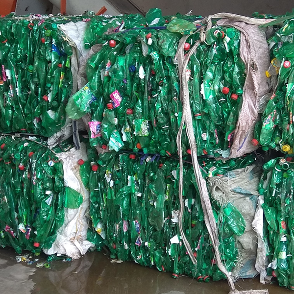 Pet prensado - plástico - Lajedo, PE - B2Blue - Compra e Venda de Resíduos