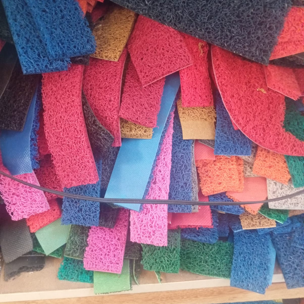 Retalhos de vinil emborrachado - outros - MARINGA, PR - B2Blue - Compra e Venda de Resíduos