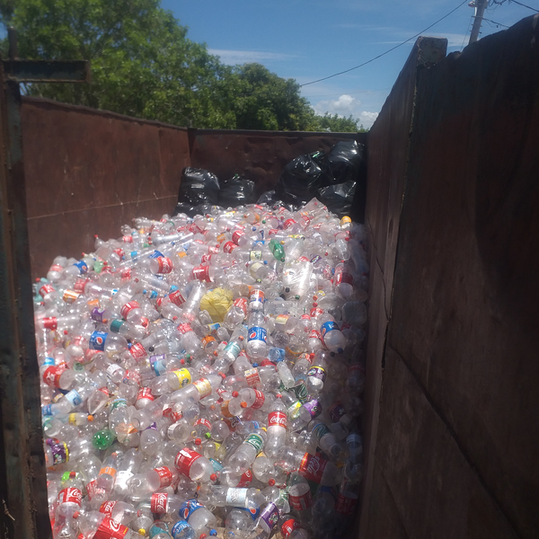 Latinha e garafa pet - plástico - Maricá, RJ - B2Blue - Compra e Venda de Resíduos