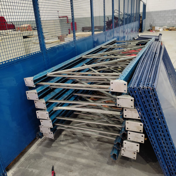 Resíduo: Porta pallets - B2Blue  - Compra e Venda de Resíduos