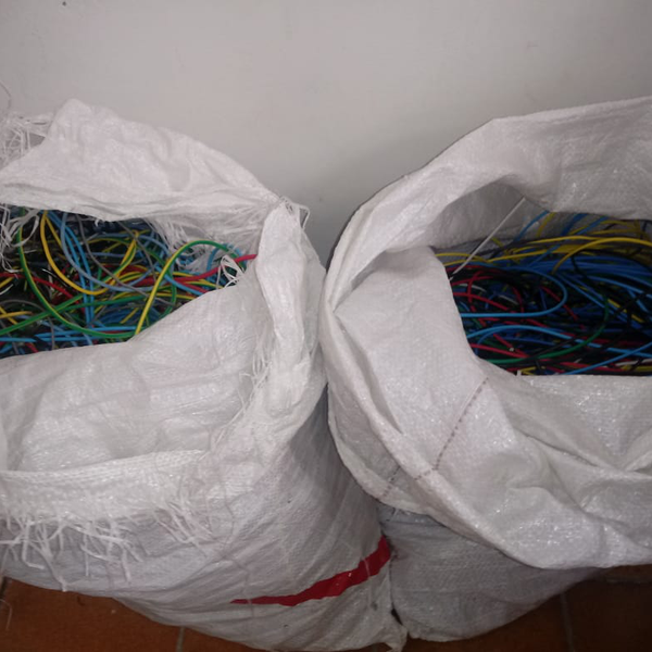 Resíduo: Carretel de madeira sem fio - B2Blue  - Compra e Venda de Resíduos