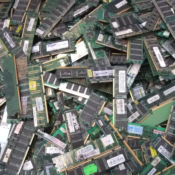 Resíduo: Memória de computador dourada - B2Blue  - Compra e Venda de Resíduos