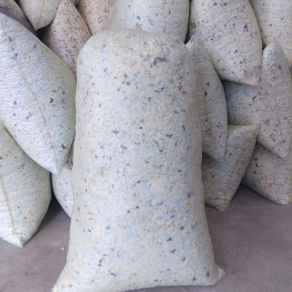 Resíduo: Flocos de espuma (bojo) 20ton/mês - B2Blue  - Compra e Venda de Resíduos