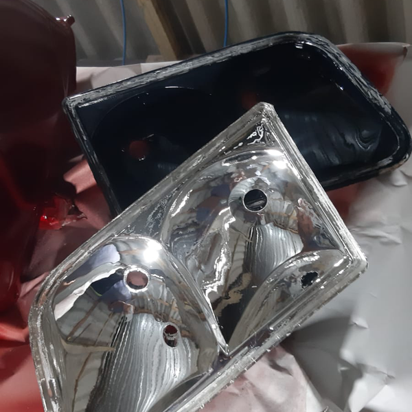 Faróis automotivos. - plástico - Campo Grande, MS - B2Blue - Compra e Venda de Resíduos