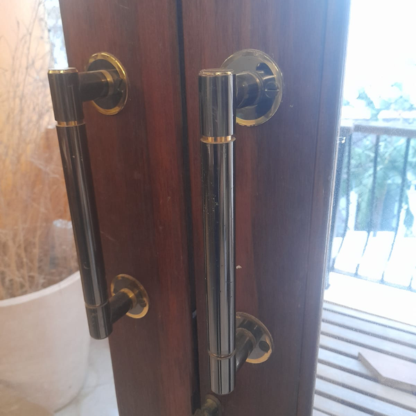Resíduo: Portas maciças de madeira - B2Blue  - Compra e Venda de Resíduos