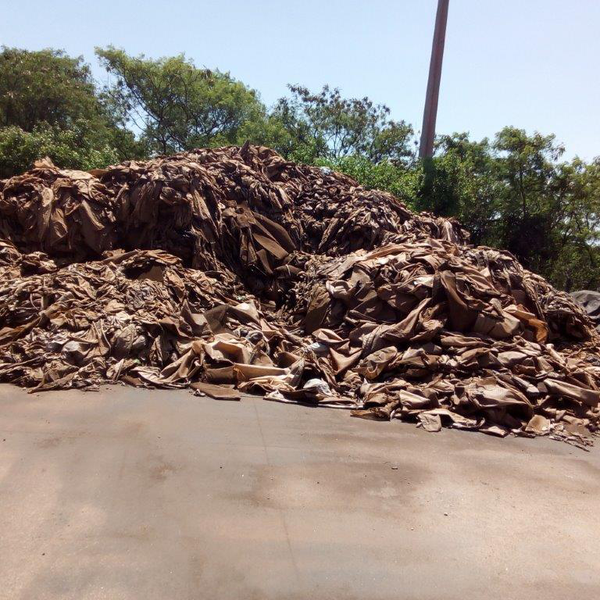 Sucata de poliamida contaminada com minério - Outros