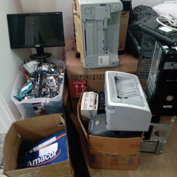 Eletronicos diversos - eletroeletrônicos - RIO DE JANEIRO, RJ - B2Blue - Compra e Venda de Resíduos