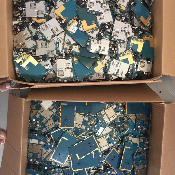 Componentes acessórios de celular - eletroeletrônicos - São José Dos Campos, SP - B2Blue - Compra e Venda de Resíduos