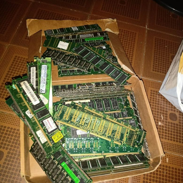 Resíduo: We buy scraps of computer, cell phones and electronics - B2Blue  - Compra e Venda de Resíduos