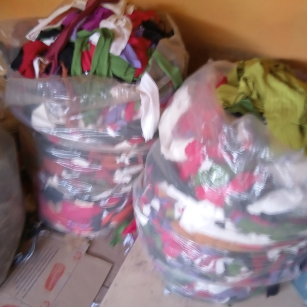 Resíduo: Residuos aparas fios texteis - B2Blue  - Compra e Venda de Resíduos