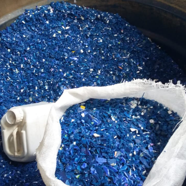 Resíduo: Pead moido e lavado separado por cor - B2Blue  - Compra e Venda de Resíduos