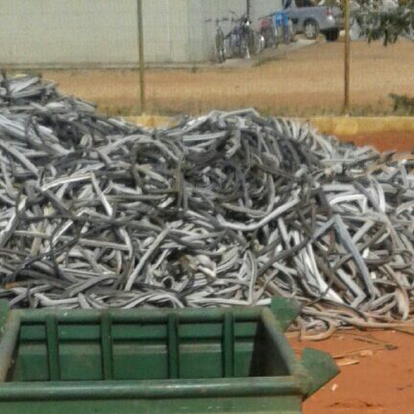 Borracha de geladeira com tiras de imã - borracha - Careaçu, MG - B2Blue - Compra e Venda de Resíduos