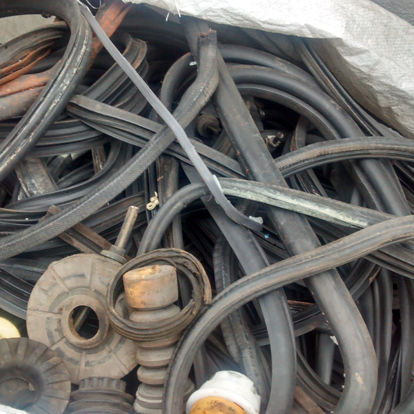 Resíduo: Borracha de porta de carro,mangueira de borracha - B2Blue  - Compra e Venda de Resíduos