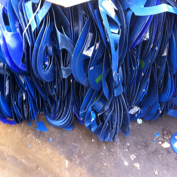 Granulado de poliestireno preto - plástico - Candido Mota, SP - B2Blue - Compra e Venda de Resíduos