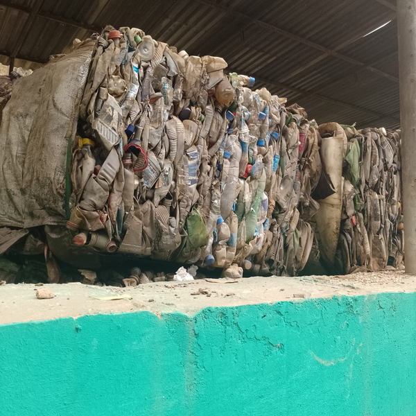 Pet contaminado - plástico - SERRA, ES - B2Blue - Compra e Venda de Resíduos