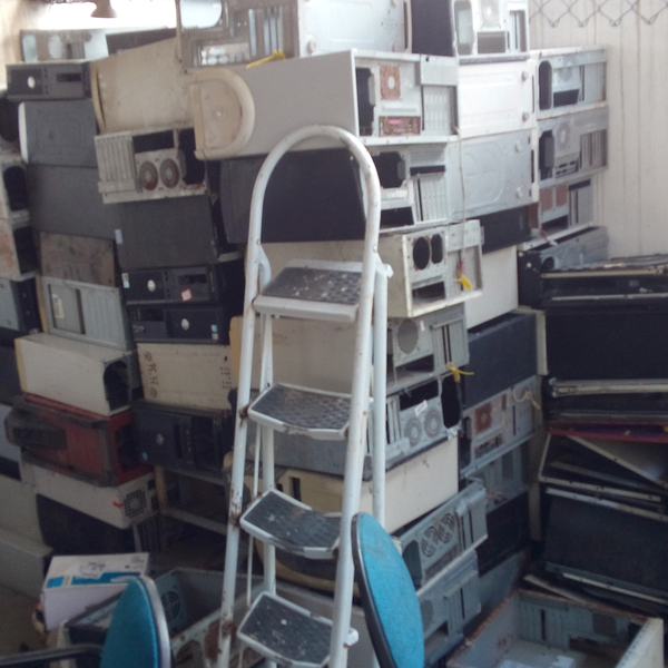 Resíduo: Aproximadamente 120 gabinetes de computador vazios - B2Blue  - Compra e Venda de Resíduos