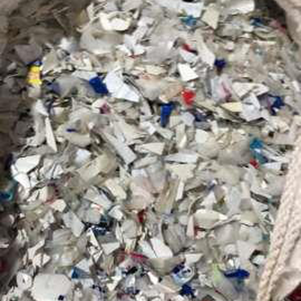 PVC semi rigido moido e limpo - Plástico