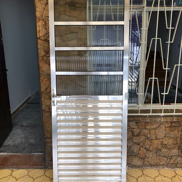 Porta de alumínio - produtos de 2a linha - São Paulo, SP - B2Blue - Compra e Venda de Resíduos