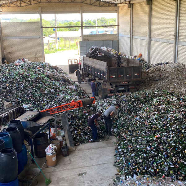 resíduo de garrafas de vidro - Vidro