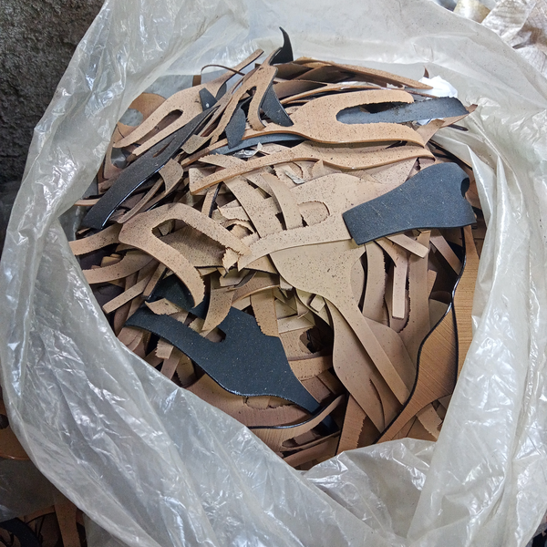 Residos de neolite (solado de calçados)  - outros - Novo Hamburgo, RS - B2Blue - Compra e Venda de Resíduos