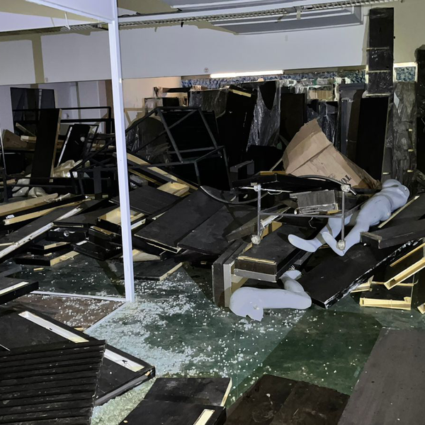 Resíduo: Madeiras mdf moveis de lojas roupas  - B2Blue  - Compra e Venda de Resíduos
