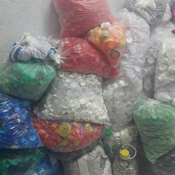 tampinhas de pp - Plástico