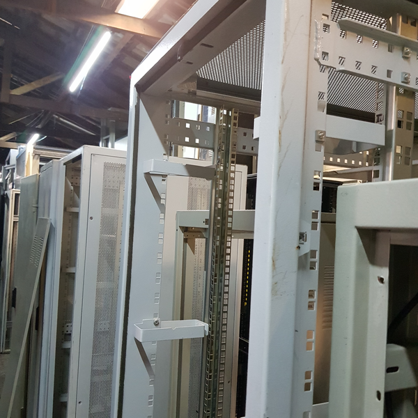 Carcaça de rack - Metais