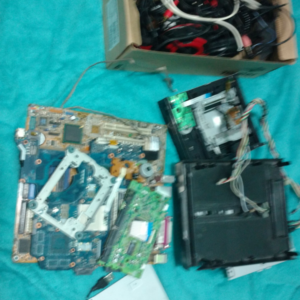 resto de eletronicos estragados - Eletroeletrônicos