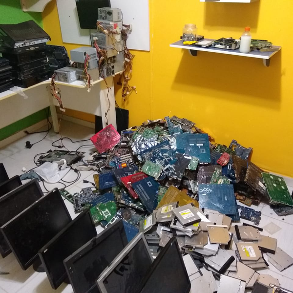 Placa mae pc e notebook,hd etc... - eletroeletrônicos - MANAUS, AM - B2Blue - Compra e Venda de Resíduos