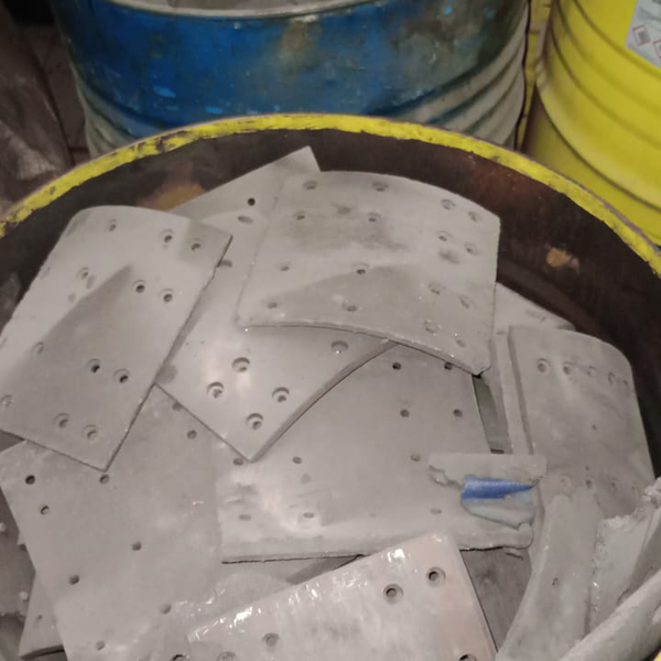 Lona de freio de caminhão usada   - outros - CAIEIRAS, SP - B2Blue - Compra e Venda de Resíduos