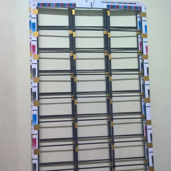 Esqueletos e aparas de cartões em pvc - plástico - Itaquaquecetuba , SP - B2Blue - Compra e Venda de Resíduos