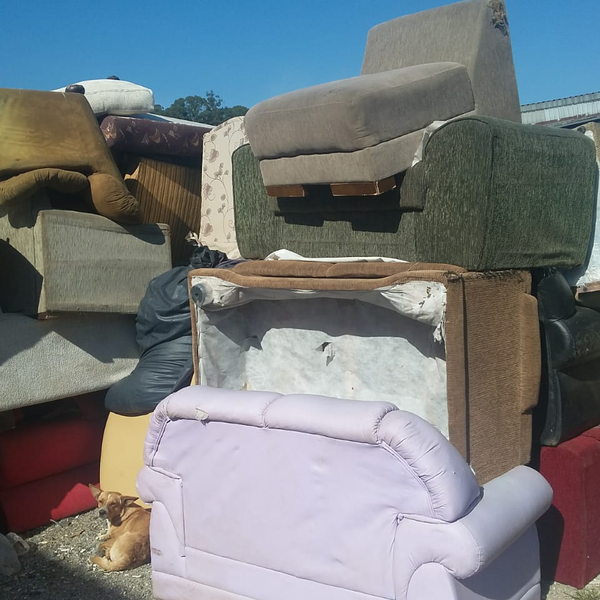 Sofá (Inteiro - Produtos de 2a linha